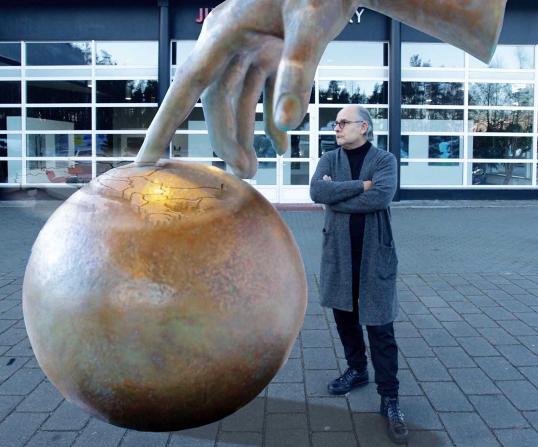 Spanish artist Jull, commissioned to make a sculpture for One Herăstrău Park