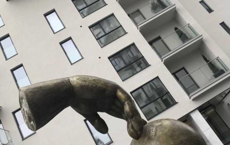 The surrealist artist Jull to personally inaugurate the sculpture for One Herăstrău Park