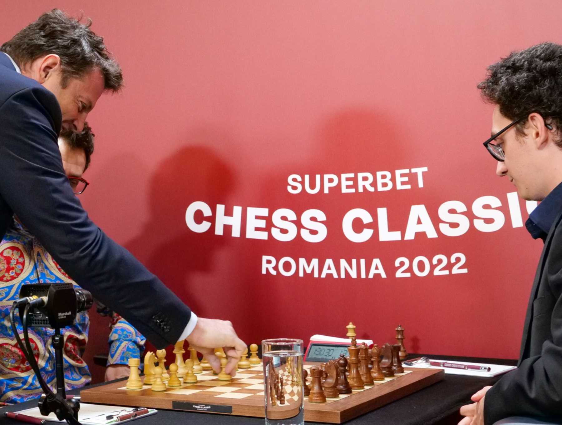 Andrei Diaconescu made the ceremonial first move at Superbet Chess Classic Romania 2022, an event with outstanding personalities from the world of chess