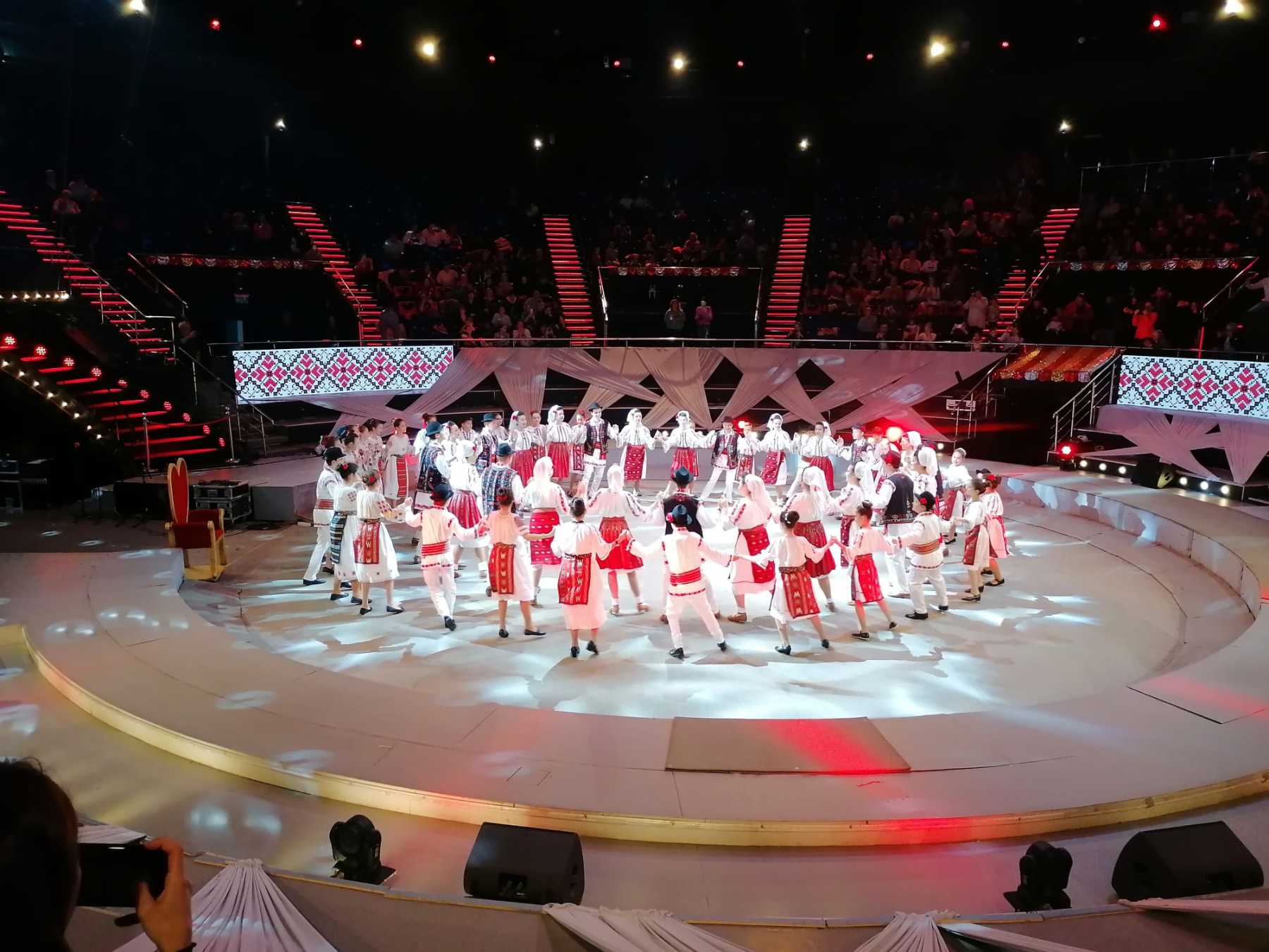 Supporting children at CONIL Fest, Integration Festival - Santa Nic at the Circus