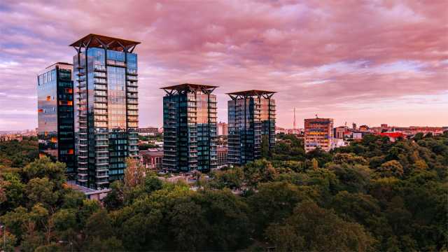 One United Properties raportează o cifră de afaceri consolidată de 699,4 milioane de lei și un profit brut de 264,5 milioane de lei în primele șase luni ale anului 2024