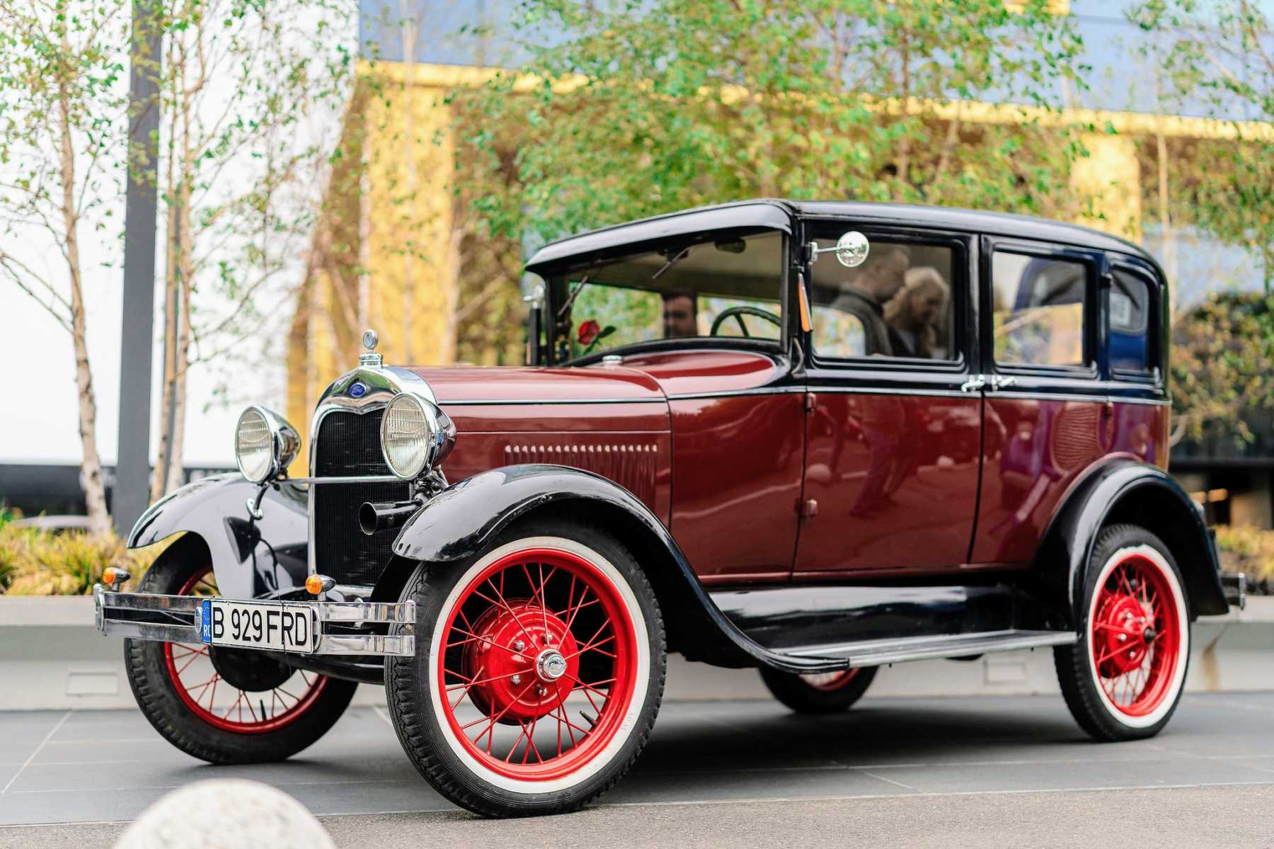 Întâlnirea Ford Clasic – Retromobil Club România