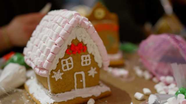 Atelier de decorat căsuțe de turtă dulce la Dune One Cotroceni Park