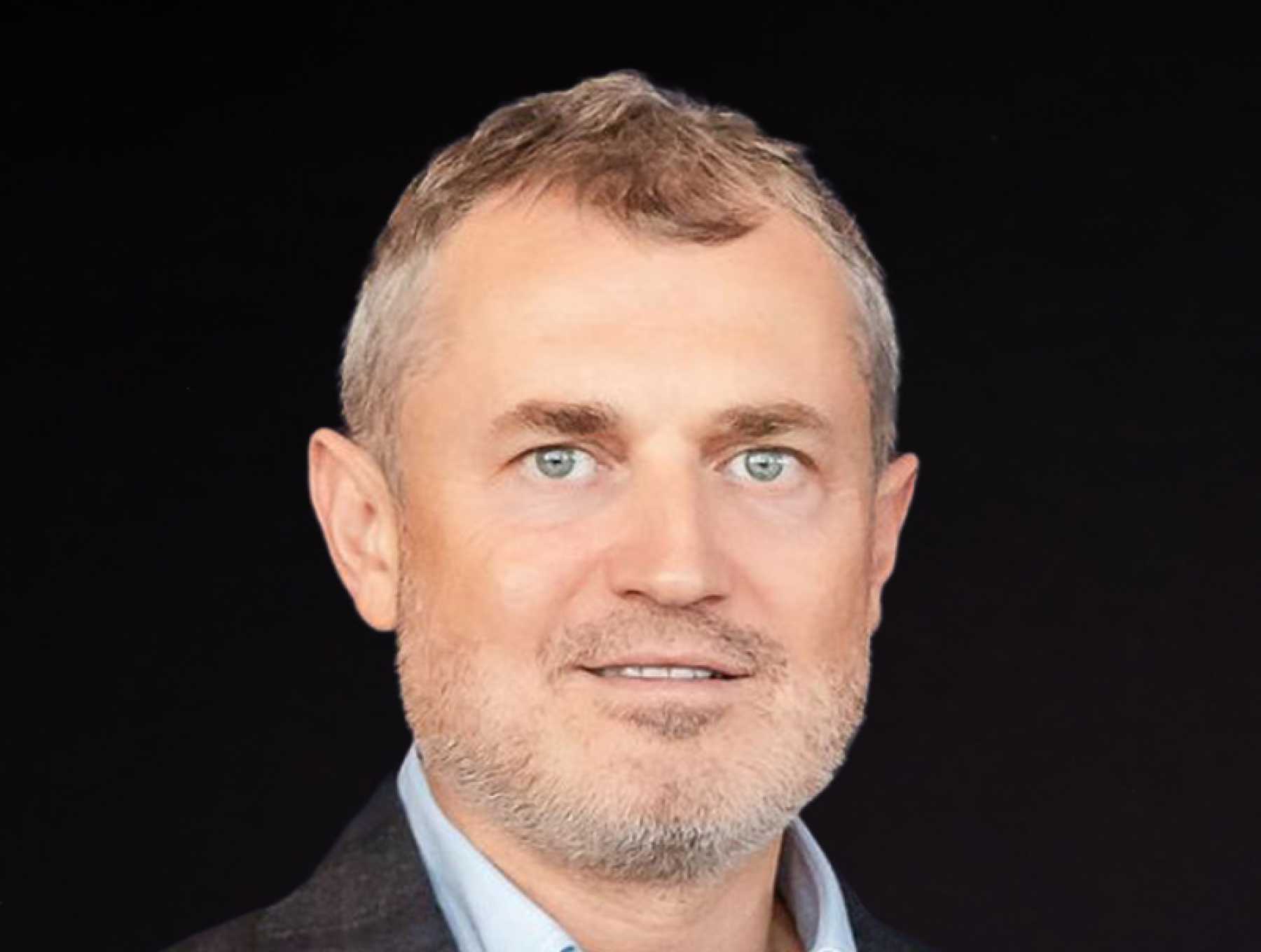 Cofondator, membru executiv al Consiliului de administrație