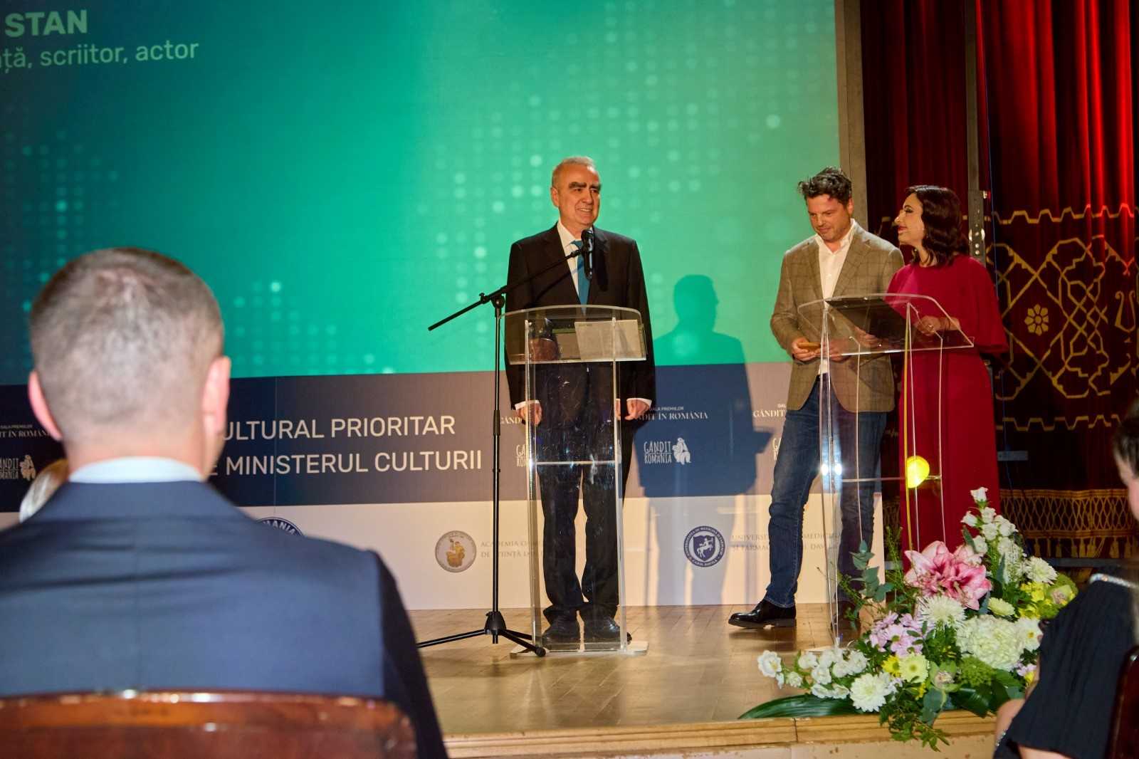 Andrei Diaconescu presented the “Romania Abroad” award to Marius Stan