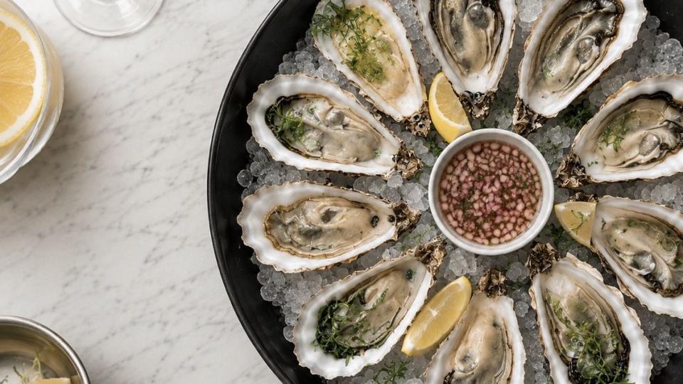Oysters & Champagne în fiecare sâmbătă @ Patio Bistro