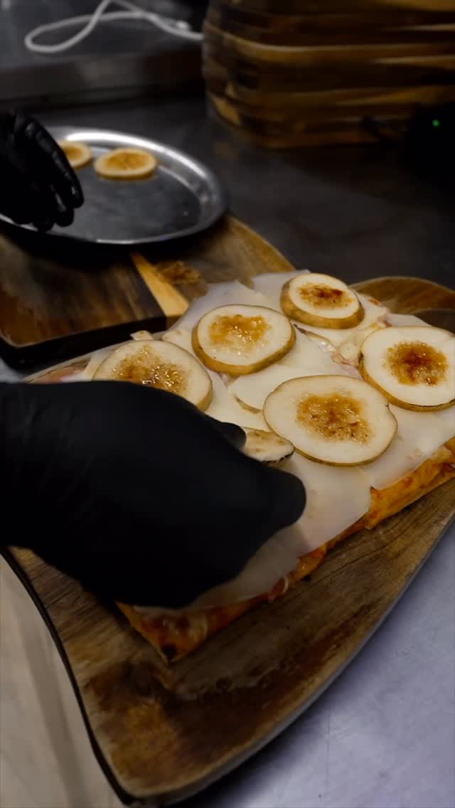 🍝 Când începe „Bella Ciao”, știi că seara abia începe. La One Floreasca City, @osteriatreevi aduce gustul Italiei...