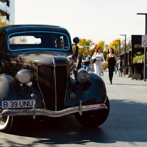 🚗 Aproape 100 de ani mai târziu, Ford s-a întors acasă! Duminică, piațeta One Floreasca City a făcut o mică...